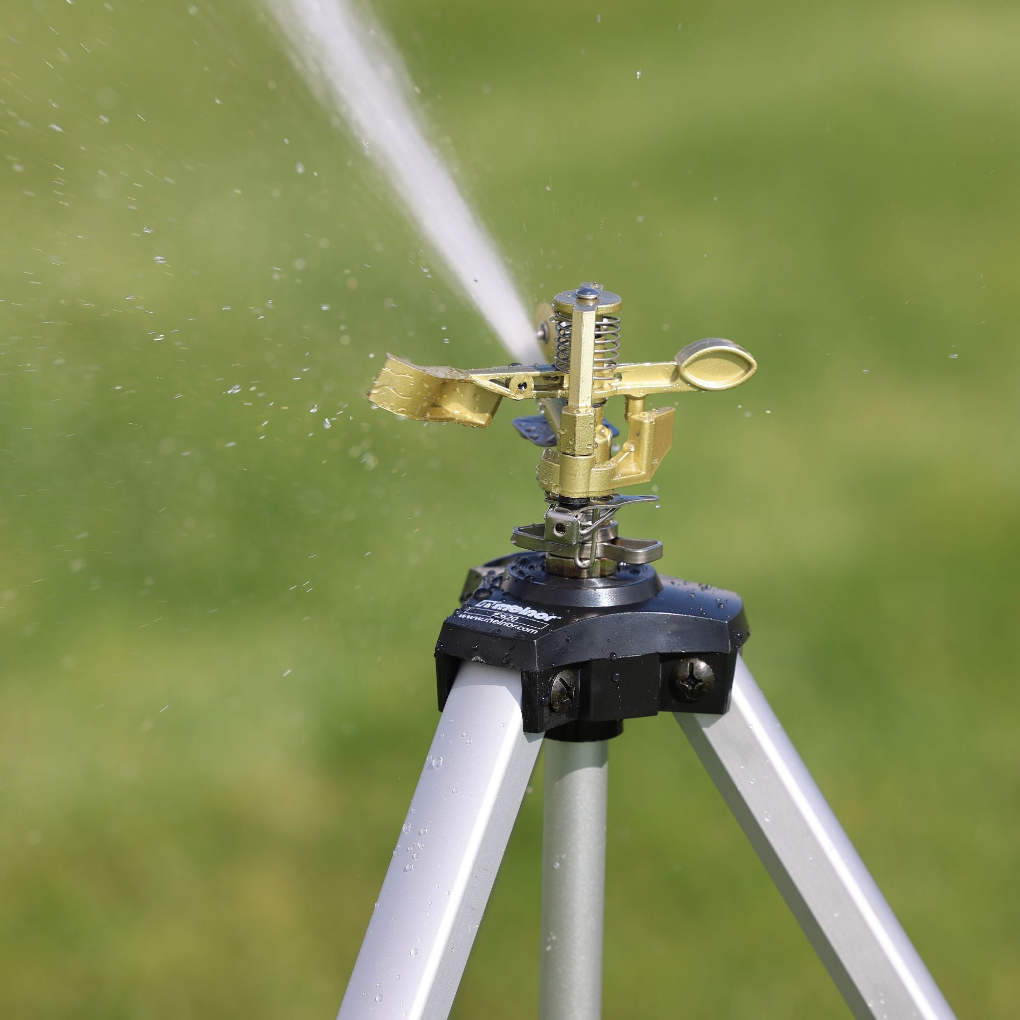 Metal Pulsating Sprinkler with Tripod – Melnor